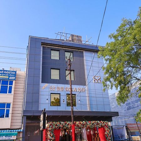 Hotel Ss Grand Kanpur Exteriör bild