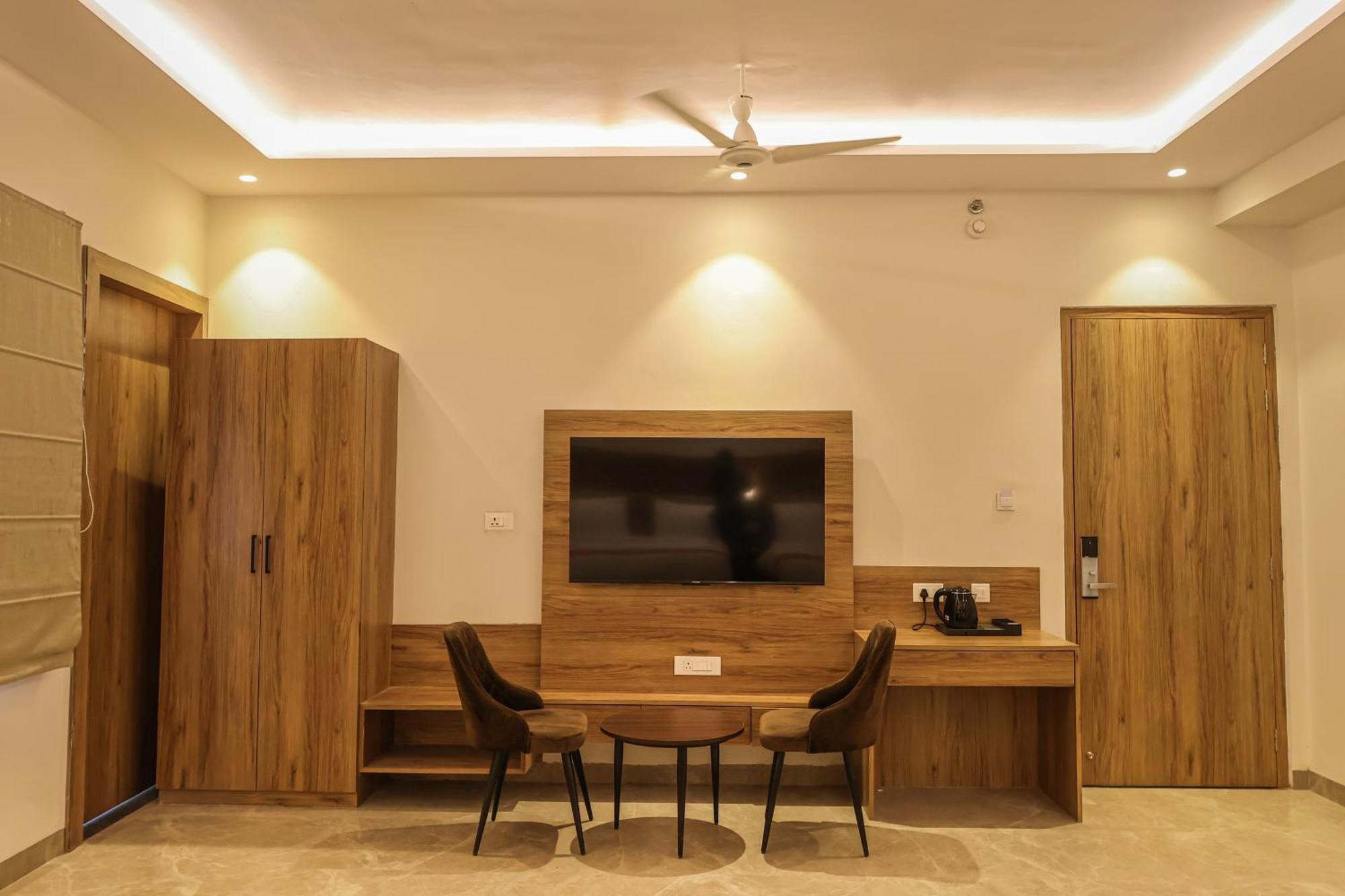 Hotel Ss Grand Kanpur Exteriör bild