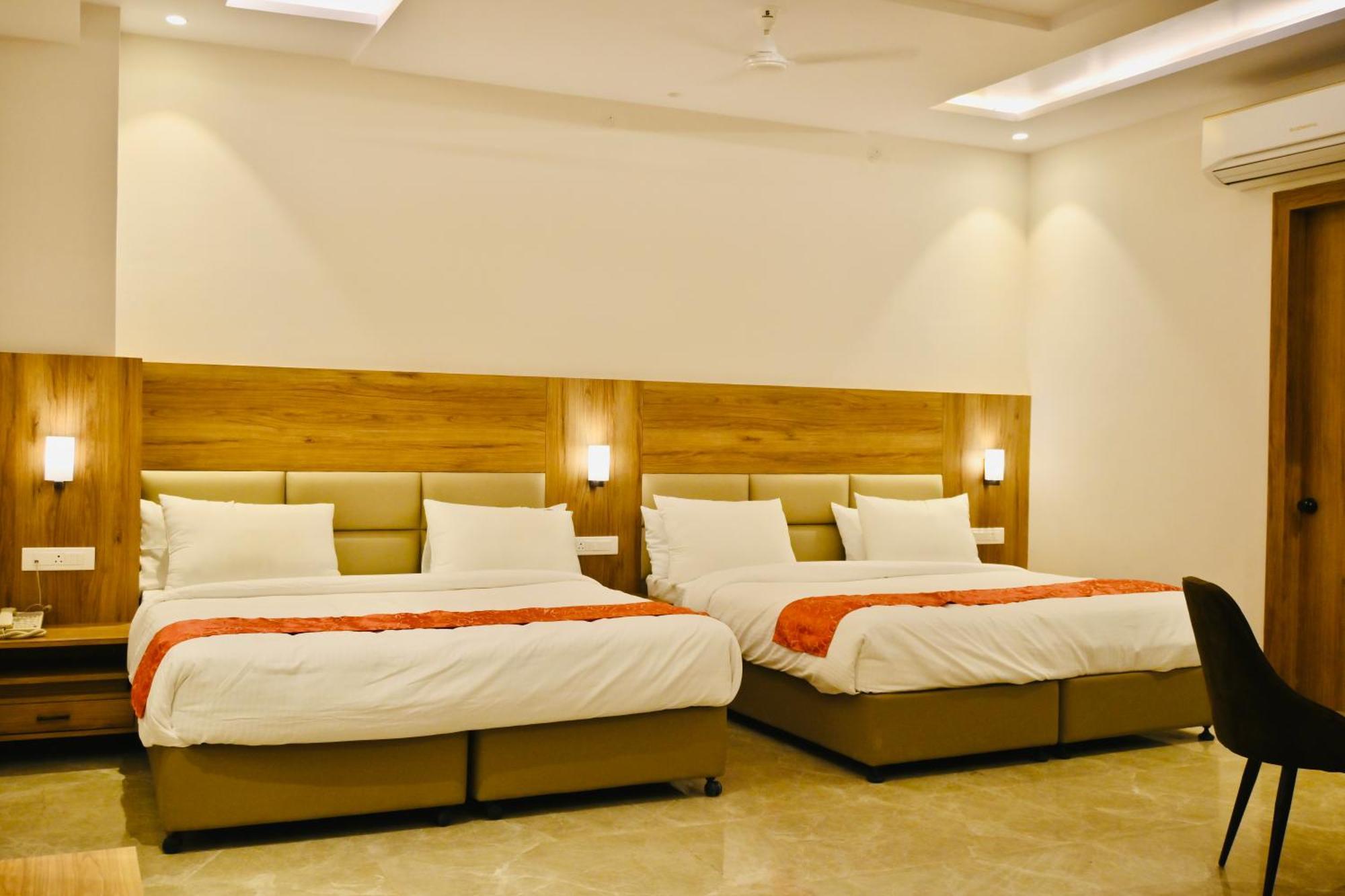 Hotel Ss Grand Kanpur Exteriör bild
