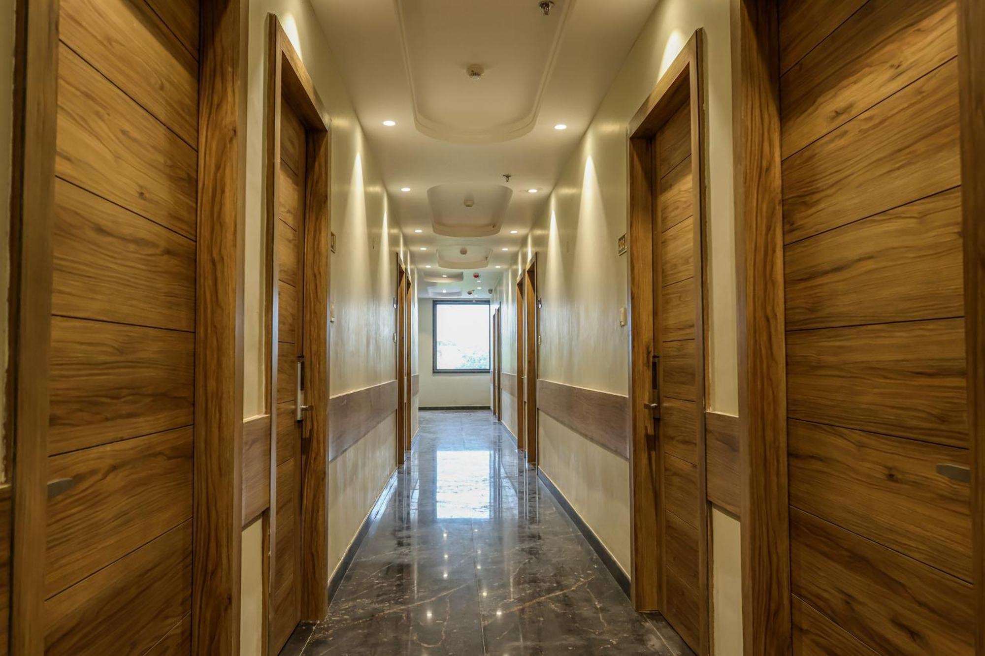 Hotel Ss Grand Kanpur Exteriör bild