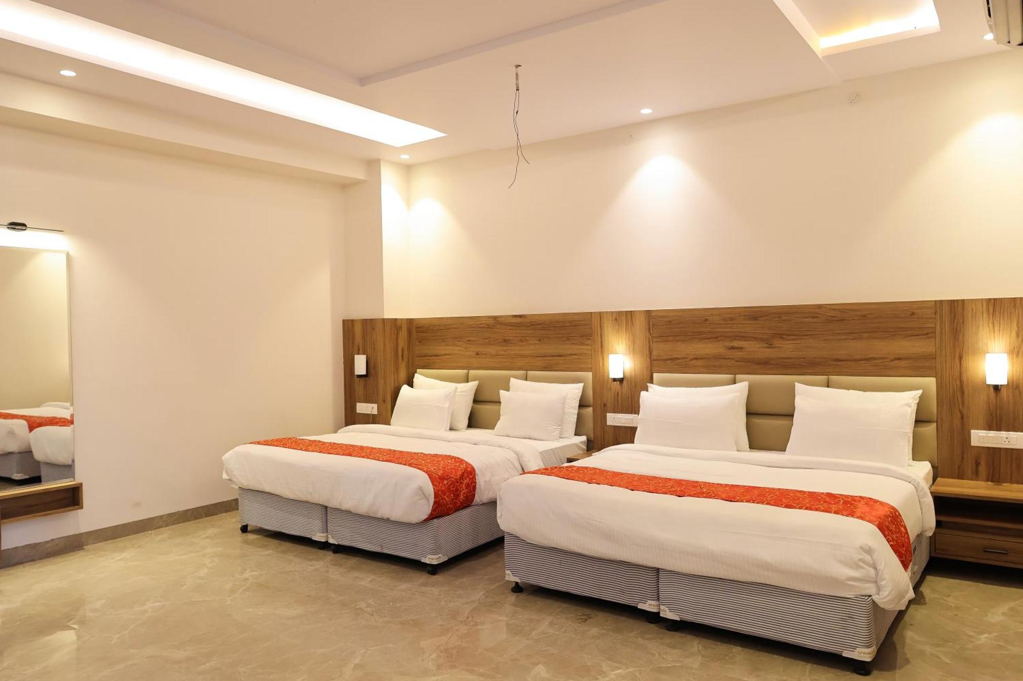 Hotel Ss Grand Kanpur Exteriör bild