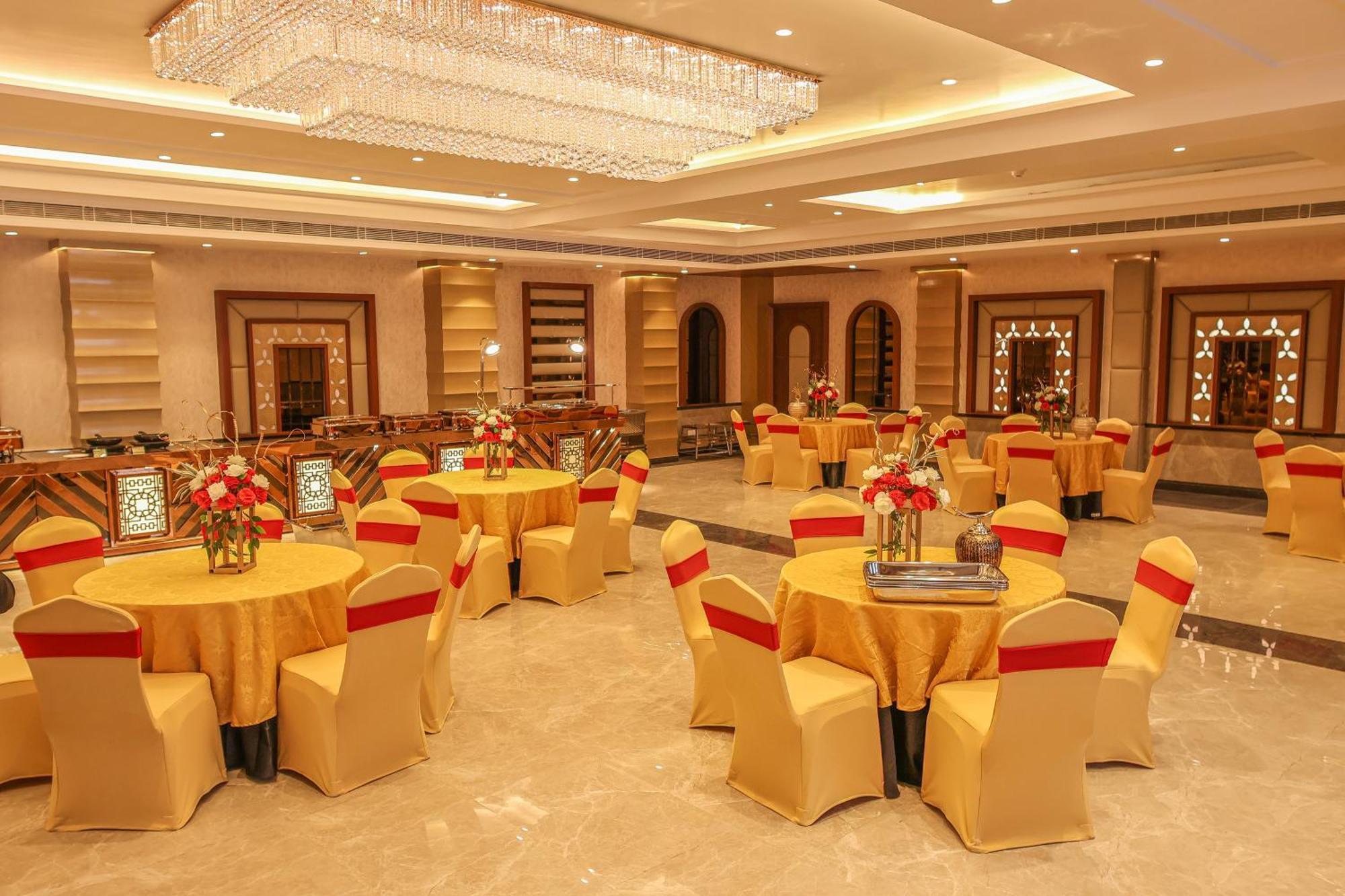 Hotel Ss Grand Kanpur Exteriör bild