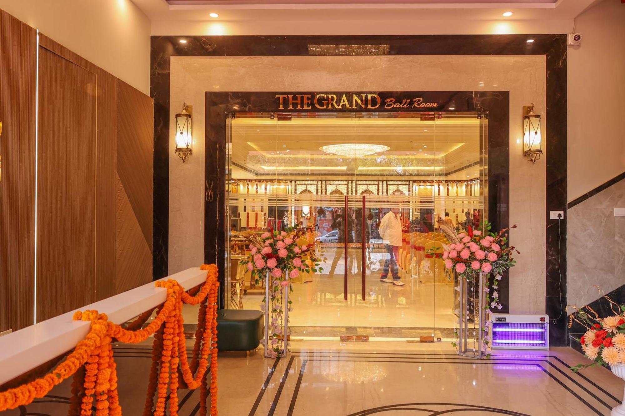 Hotel Ss Grand Kanpur Exteriör bild